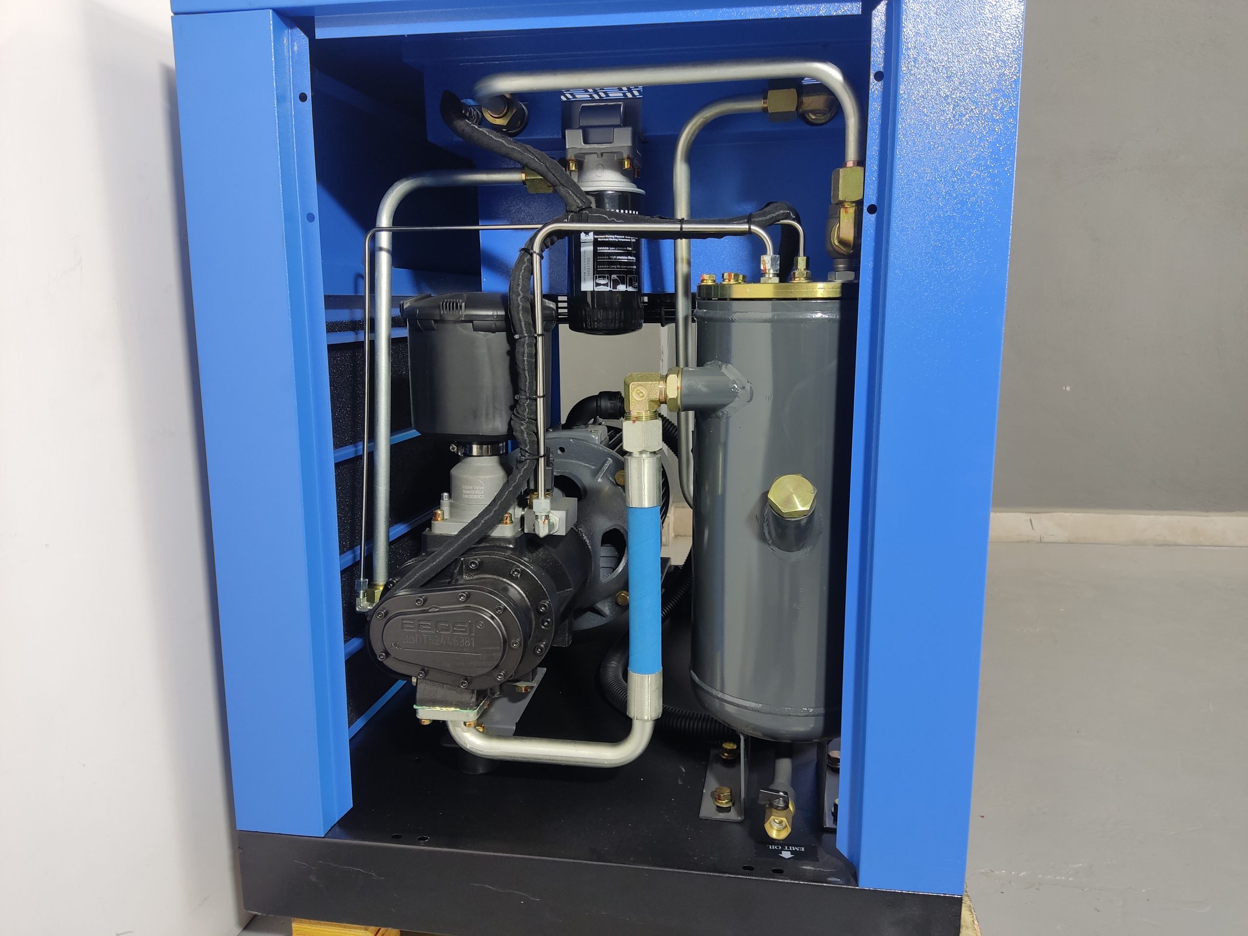 15 HP Vidalı Kompresör 3 IMG 20240413 114540 scaled